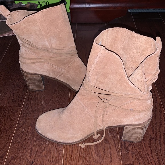 Tom’s Floppy Tie Boots 8.5 - Picture 2 of 7